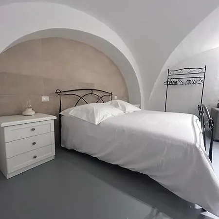 White Dome Retriet Apartman Bari