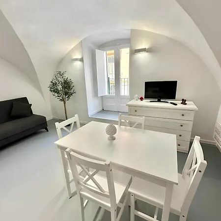 White Dome Retriet * Bari