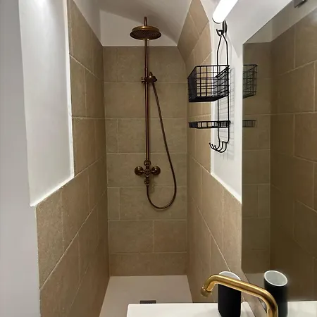 White Dome Retriet Apartman Bari