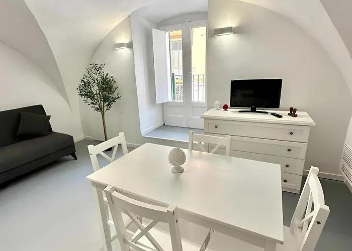 White Dome Retriet * Μπάρι